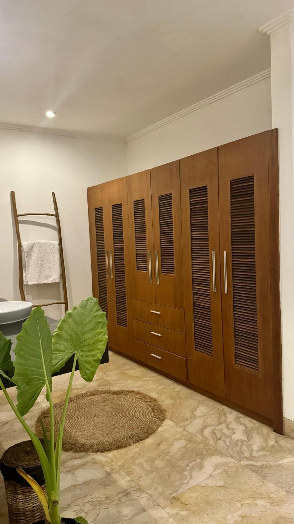 Private Suite In A Kids Friendly Big Shared Villa In Canggu Exteriér fotografie
